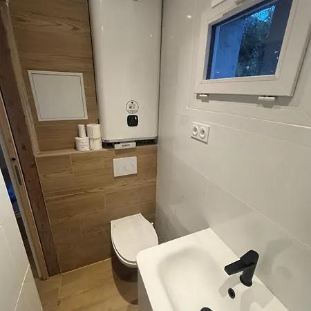 Emplacement Ideal Refait A Neuf Ideal 4 Personnes Possible Jusqu A 6 * Vielle-Aure